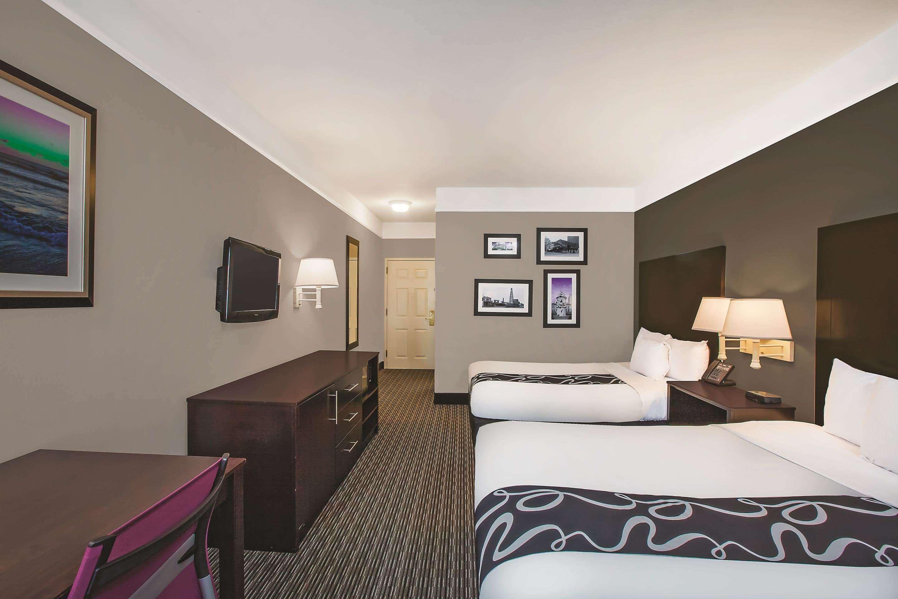 La Quinta By Wyndham Beaumont West Hotel Bagian luar foto